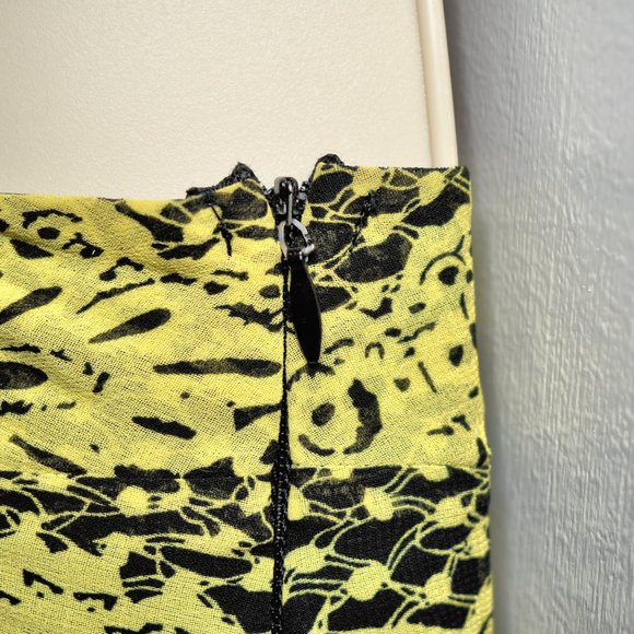 NWOT Forever 21 Assymetrical Black and Yellow Floral Skirt, XS - Picture 7 of 8